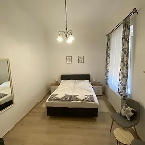 Apartament Rad-var Apartmanhaz, Eger